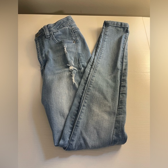 Woman’s SHEIN blue jeans - Picture 3 of 4